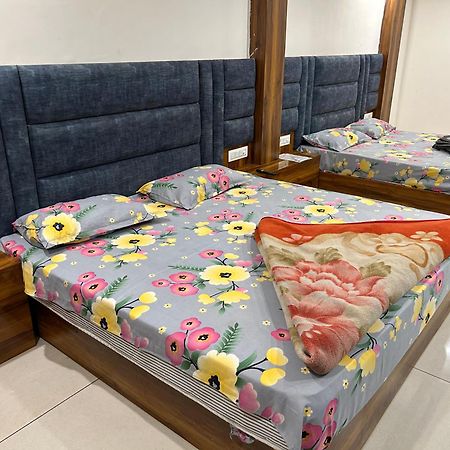 רישיקש Hotel Divya מראה חיצוני תמונה