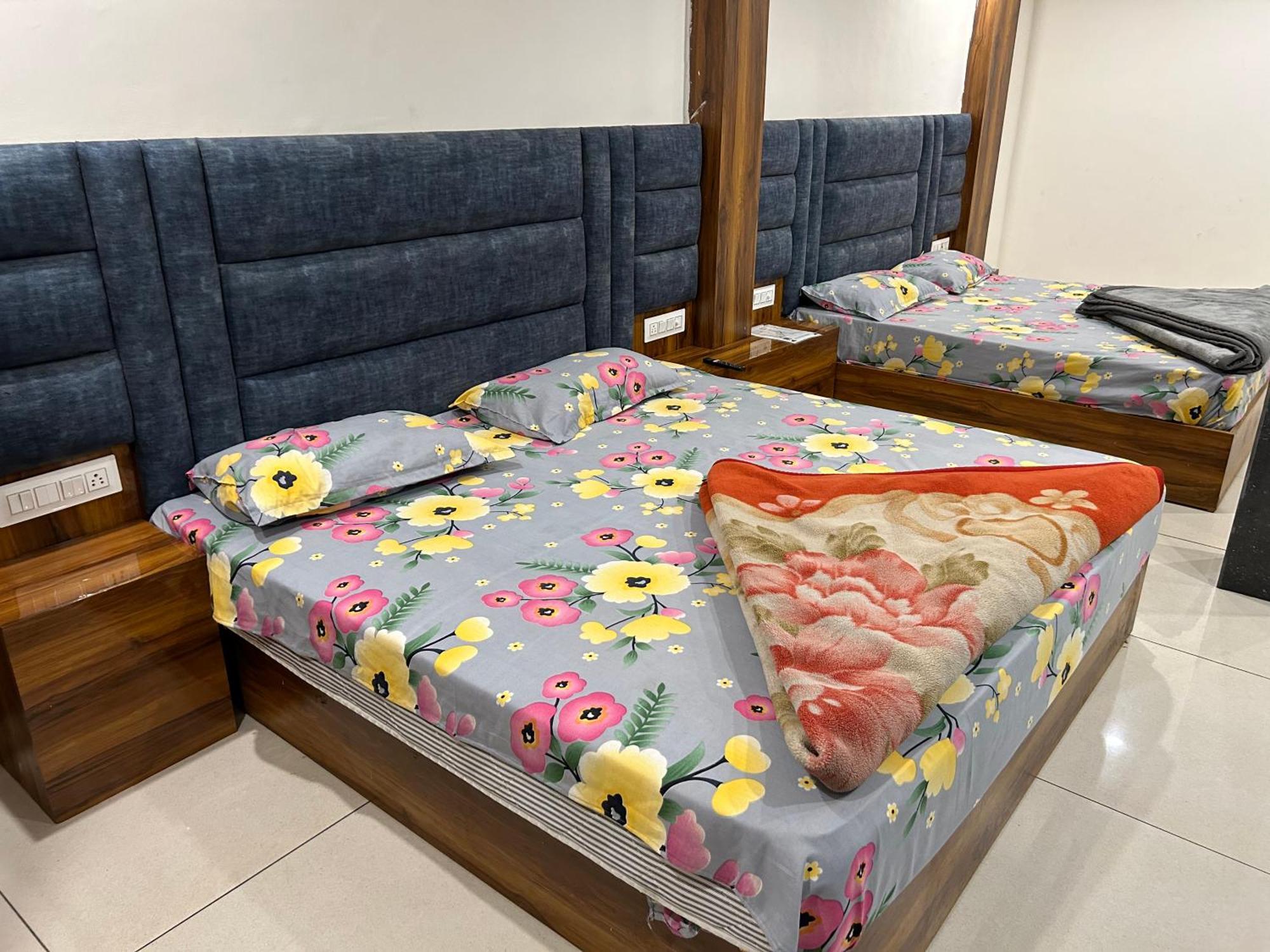 רישיקש Hotel Divya מראה חיצוני תמונה