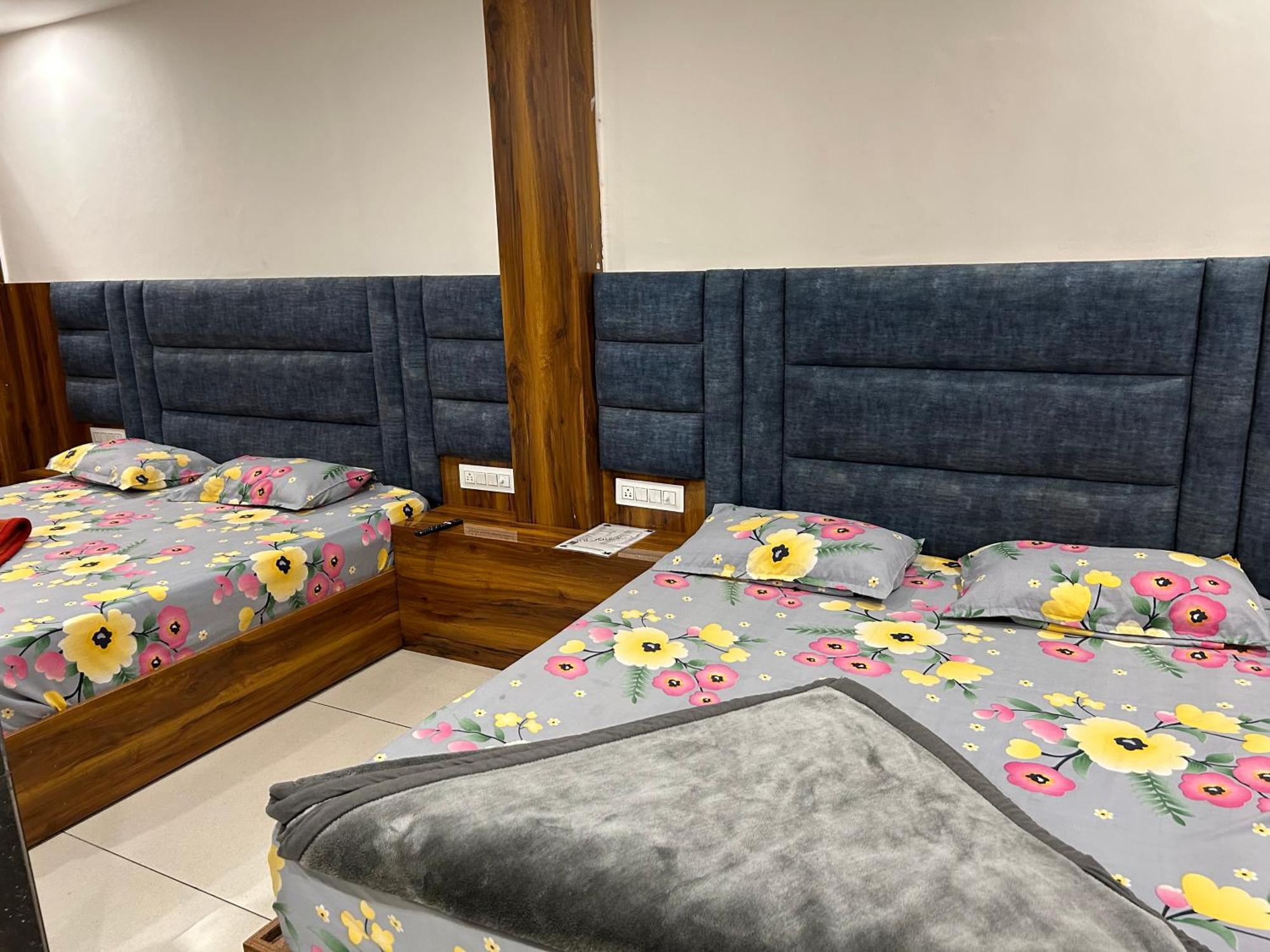 רישיקש Hotel Divya מראה חיצוני תמונה